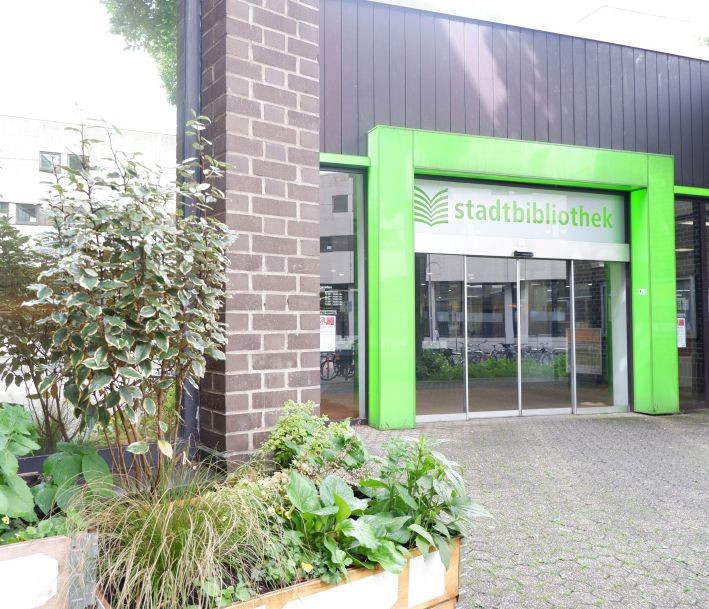 Das Foto zeigt den Eingang der Stadtbibliothek Aachen