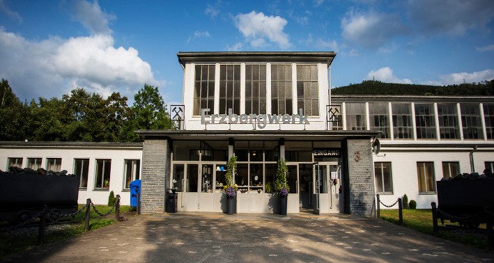 Blick auf das Hauptgebäude