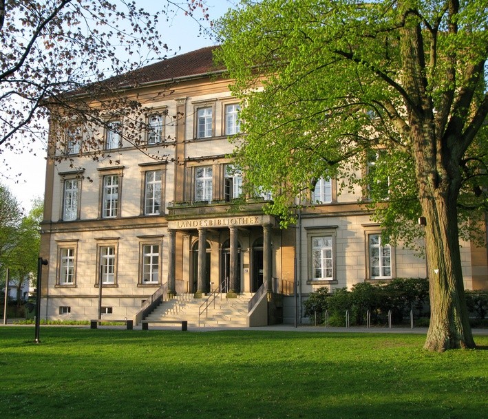 Foto: LLB Detmold Historisches Palais von 1842 als Hauptgebäude der Lippischen Landesbibliothek