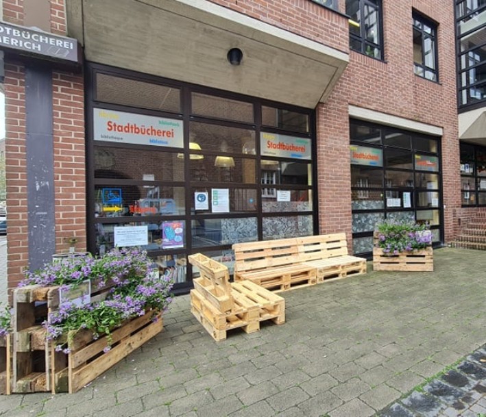 Foto: Stadtbücherei Emmerich am Rhein Das Foto zeigt den Eingang der Stadtbücherei Emmerich am Rhein
