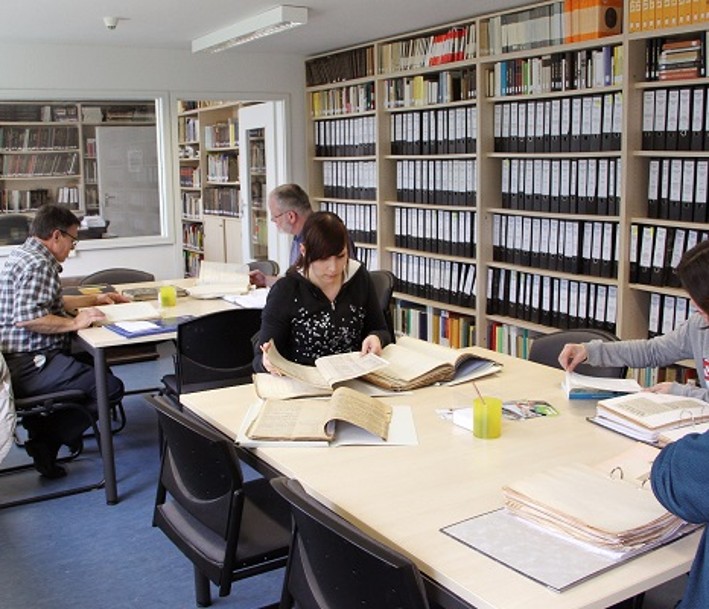 Archivbenutzer im Lesesaal des Stadtarchivs Lünen