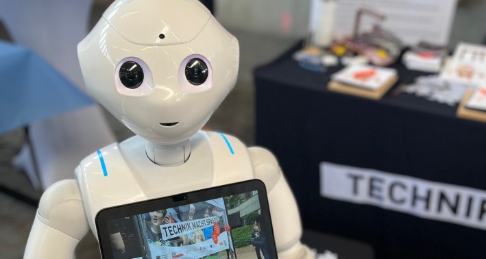 Technik macht Spass mit dem Roboter Pepper