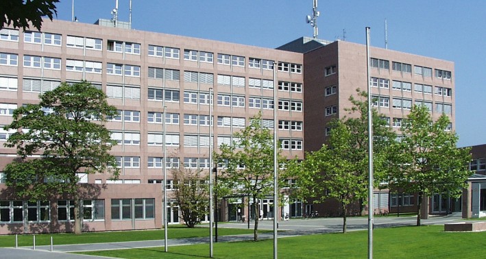 Blick auf den Haupteingang des Kreishauses Steinfurt