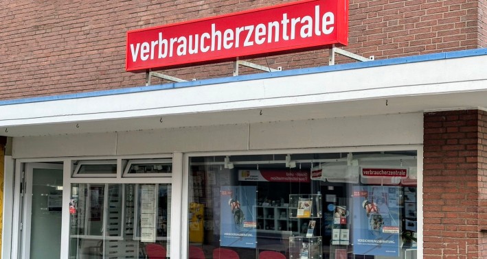 Foto zeigt den Eingang der Verbraucherzentrale NRW in Moers