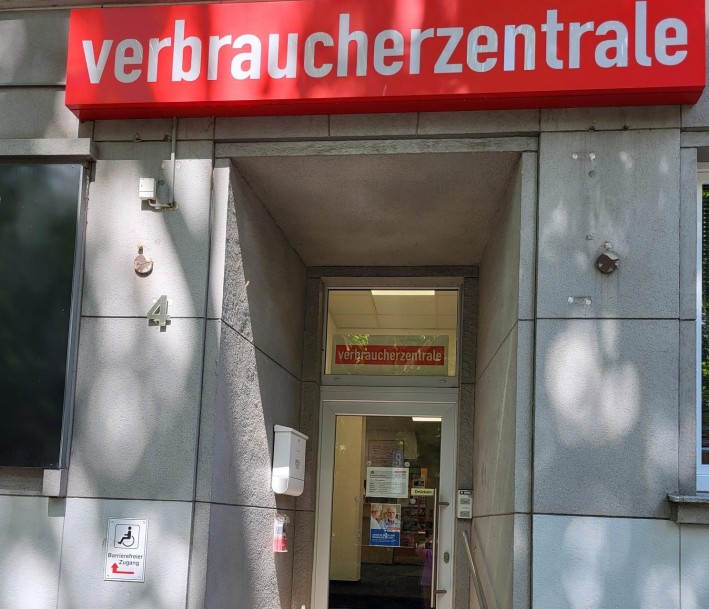Das Foto zeigt den Eingang der Verbraucherzentrale NRW in Gelsenkirchen