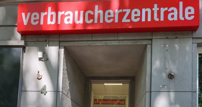Das Foto zeigt den Eingang der Verbraucherzentrale NRW in Gelsenkirchen