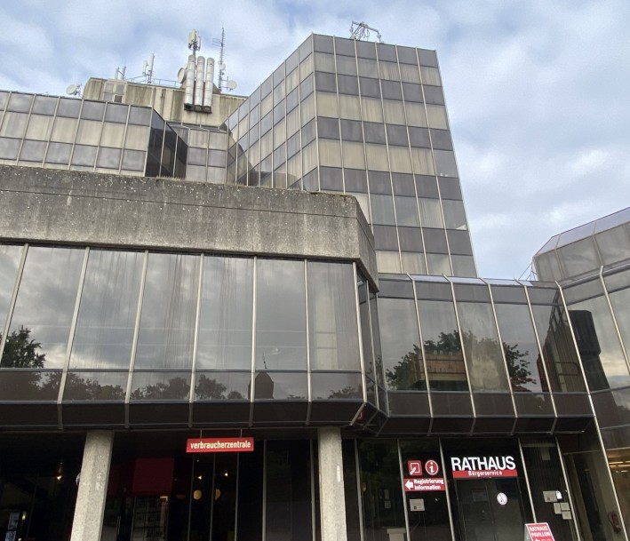 Foto: Verbraucherzentrale NRW Blick auf das Rathaus mit Sitz der Beratungsstelle