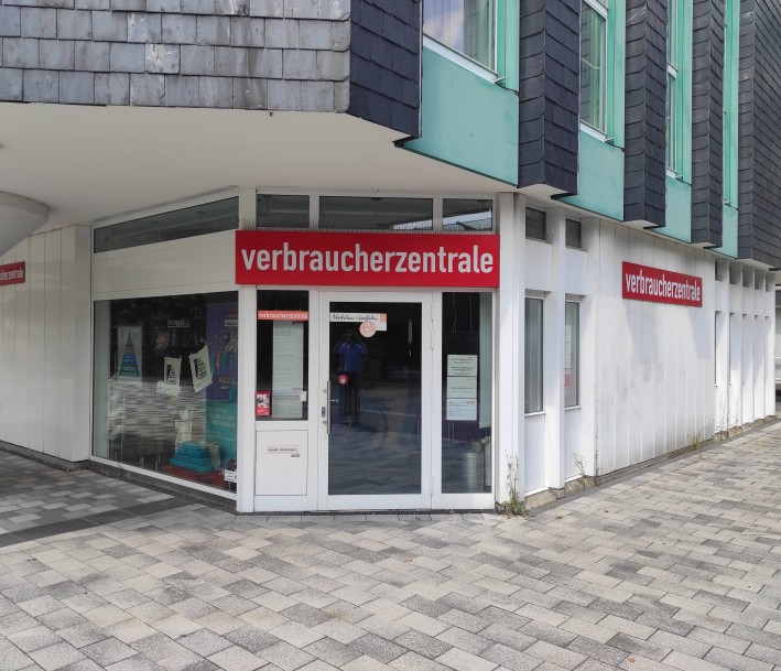 Foto: VZ NRW Das Foto zeigt den Eingangsbereich der Verbraucherzentrale Langenfeld.