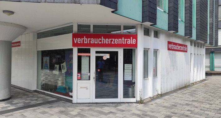 Das Foto zeigt den Eingangsbereich der Verbraucherzentrale Langenfeld.