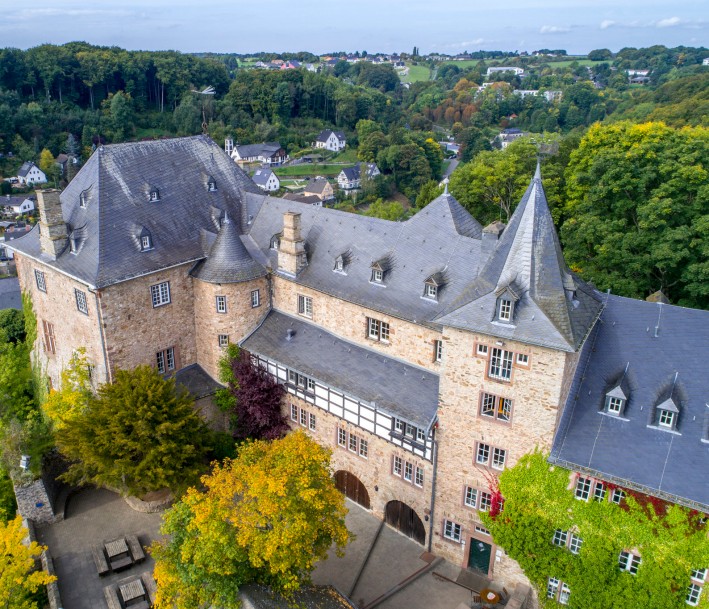 Außenansicht der Jugendherberge Burg Blankenheim