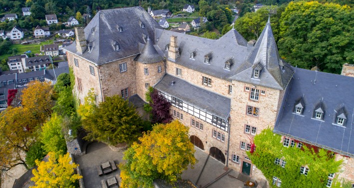 Außenansicht der Jugendherberge Burg Blankenheim