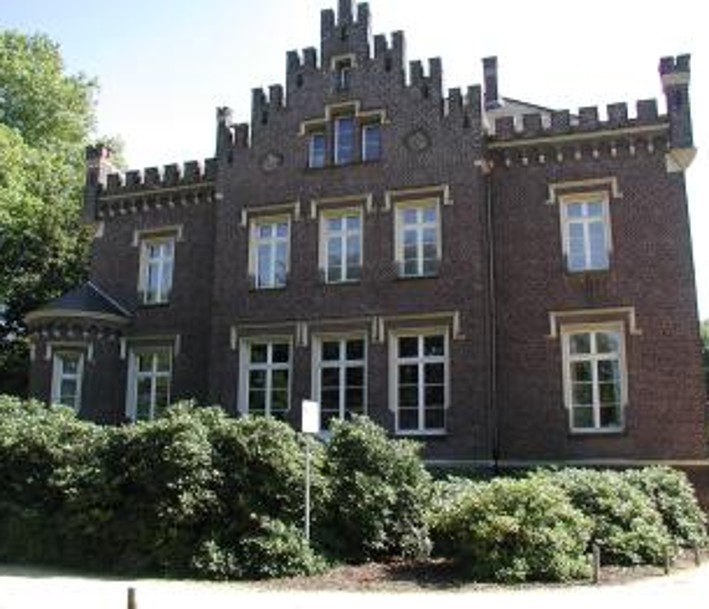 Das Stadtarchiv befindet sich im Erdgeschoss der Villa von Eerde, dem Rathaus der Stadt Geldern