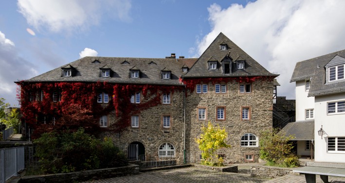 Außenansicht der Jugendherberge Burg Monschau