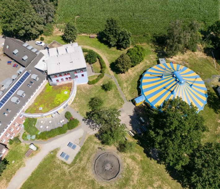 Foto: DJH LVB Rheinland Außenansicht der Jugendherberge Nettetal-Hinsbeck Zirkus-Jugendherberge