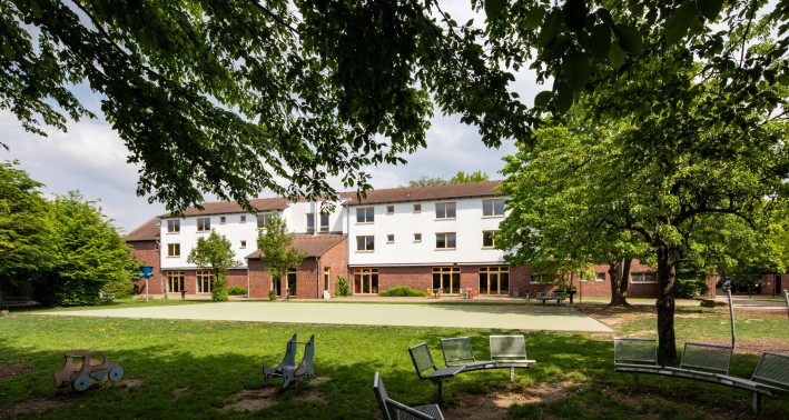 Außenansicht der Jugendherberge Neuss-Uedesheim