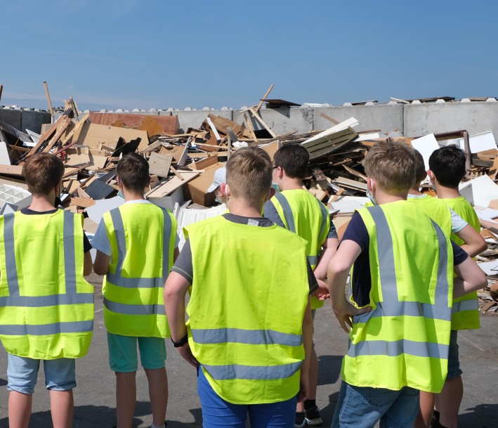 Foto: EGW Schüler*innen besuchen den Wertstoffhof und das Kompostwerk.