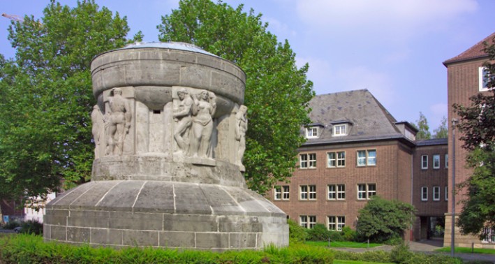 Blick vom »Schinkendenkmal« auf das LWL-Medienzentrum für Westfalen