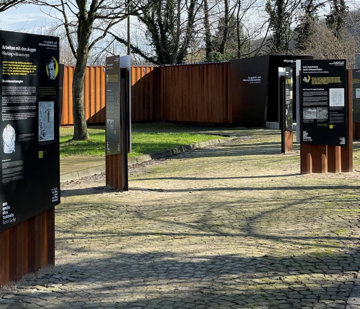 Stelen und Ausstellungscontainer Barkhausen