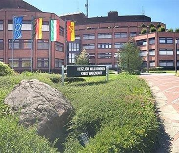 Das Foto zeigt das Kreishaus in Warendorf.