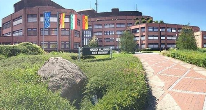 Das Foto zeigt das Kreishaus in Warendorf.