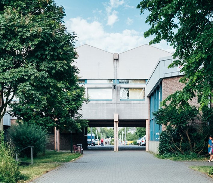 Foto: Stadt Monheim am Rhein Das Foto zeigt das Gebäude der Volkshochschule in Mohnheim am Rhein.