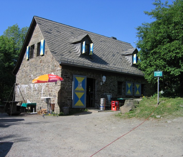 Außenansicht der Ginsburger Burgküche und des Hammergewerkehaus. 