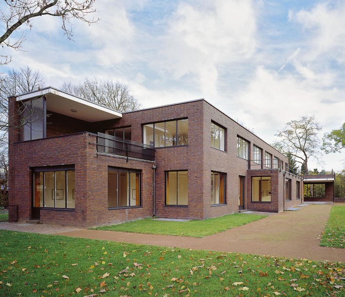 Foto: Volker Döhne / Kunstmuseen Krefeld Außenansicht Haus Lange