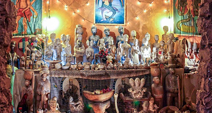 Ein Mami Wata Altar aus West-Afrika im SOUL OF AFRICA Museum
