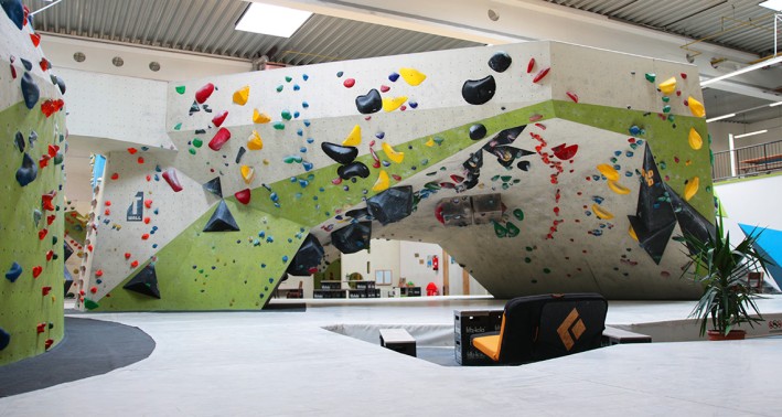 Große Boulderwand im Monkeyspot Düsseldorf