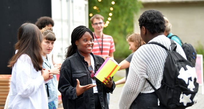 'Triennale Teens Talk' - Ein Projekt der Jungen Triennale 2024
