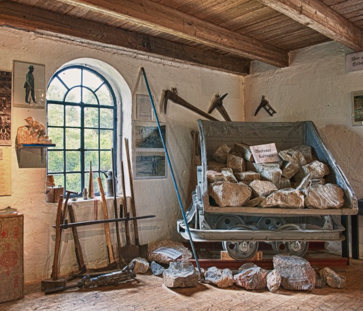Foto: Creativ Werbung GmbH & Co.KG ,Wilhelmstraße 50A,59269 Beckum Innenraum mit Steinen im Zementmuseum in Köttingsmühle