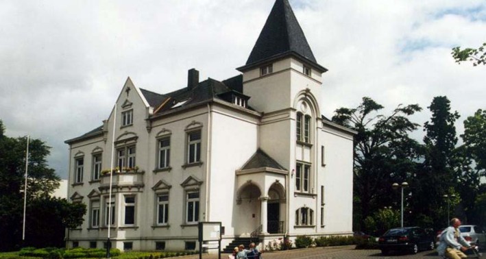 Außenansicht der Grimes Villa, die das Hiematmuseum Oedt beheimatet.
