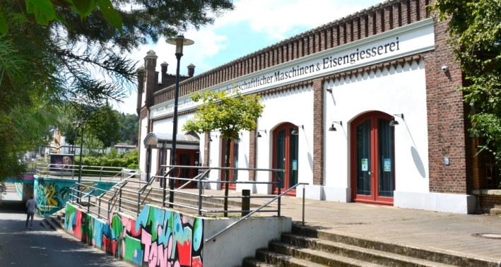 Außenansicht des Gebäudes der Stadtbibliothek Hennef