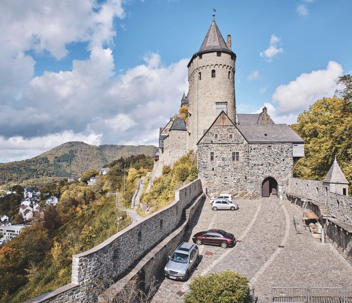Foto: DJH WL Zufahrt zur Burg des Gebäudes der Jugendherberge Burg Altena
