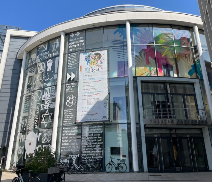 Foto: Katharina Künstler Hausfassade des Theaters Paderborn Westfälische Kammerspiele