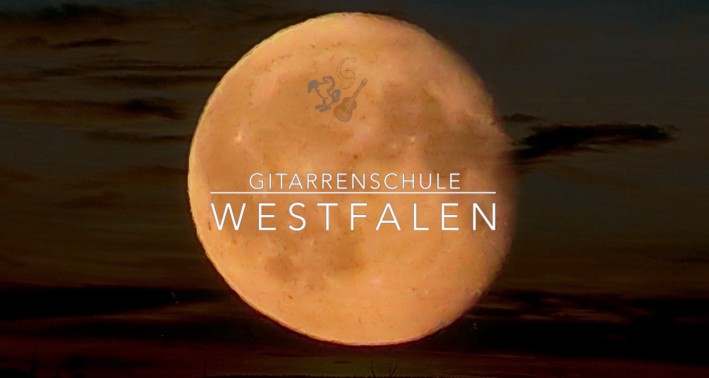 Ein oranger Mond mit der Aufschrift des Lernorts Gitarrenschule Westfalen