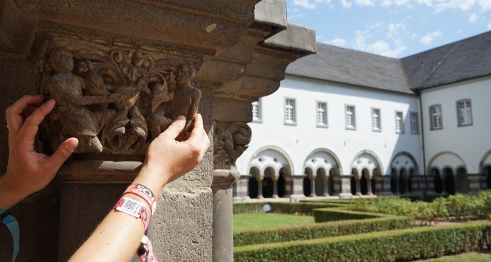 Lernort Abtei Brauweiler Blick auf den mittelalterlichen Kreuzgang und Innenhof