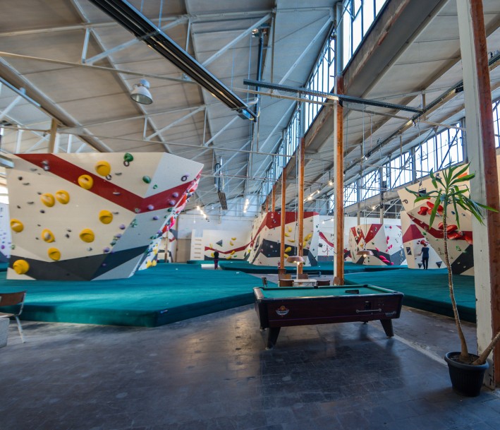 Kletter- und Boulderelemente in der Halle der Boulderbar Neoliet Essen