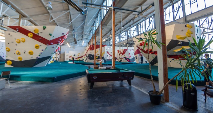 Kletter- und Boulderelemente in der Halle der Boulderbar Neoliet Essen
