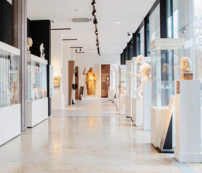 Blick in das Erdgeschoss des Lernorts Archäologisches Museums der Universität Münster