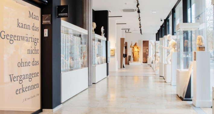 Blick in das Erdgeschoss des Lernorts Archäologisches Museums der Universität Münster