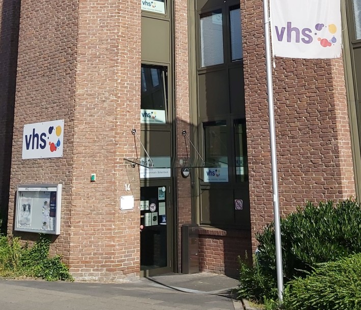 Gebäude und Eingang der VHS Wesel-Hamminkeln-Schermbeck