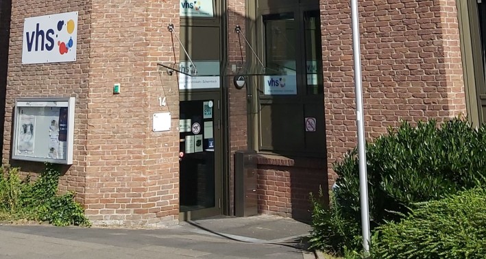 Gebäude und Eingang der VHS Wesel-Hamminkeln-Schermbeck