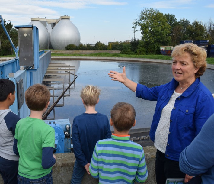  Eine Führung des Lernorts WVER Wasserschule durch die Kläranlage