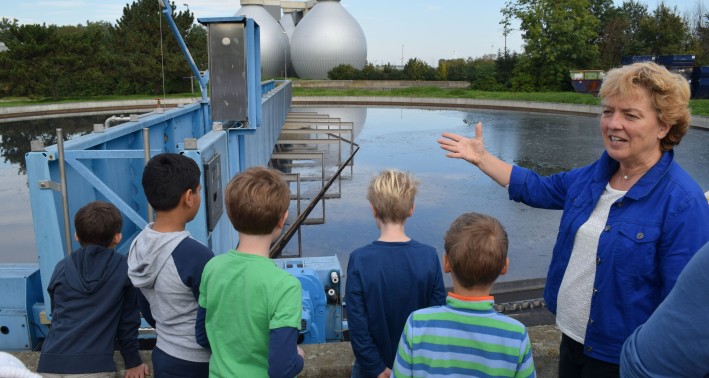  Eine Führung des Lernorts WVER Wasserschule durch die Kläranlage