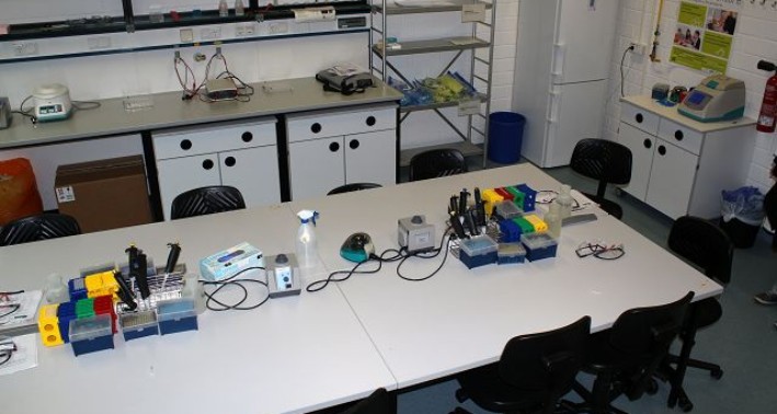 Ein Experiment aufgebaut im Lernort Schülerlabor teutolab biotechnologie