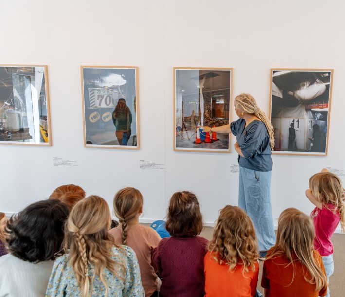 Führung für eine Schulklasse im Kunstmuseum Bochum