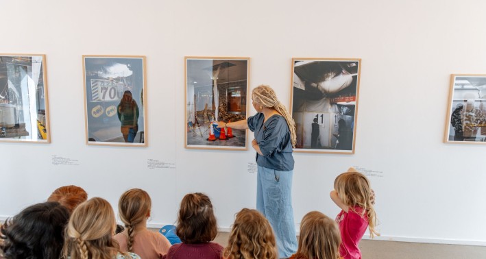 Führung für eine Schulklasse im Kunstmuseum Bochum