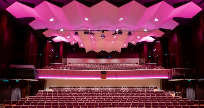 Das Foto zeigt den Zuschauerraum vom Parktheater Iserlohn