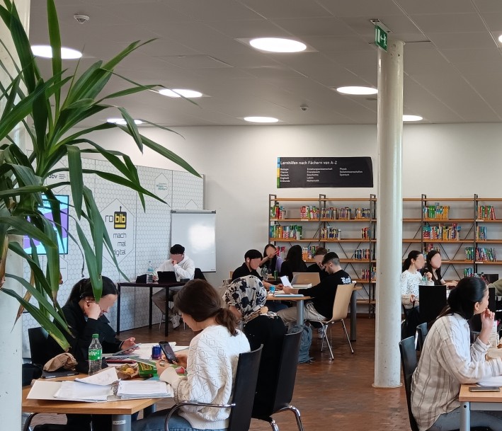 Der Lernort in der Wiesdorfer Hauptstelle der Stadtbibliothek